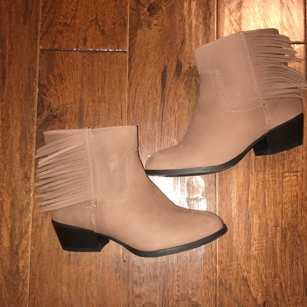 Tan kids booties size 2